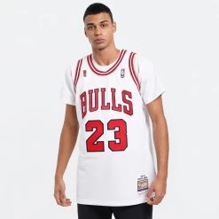 Mitchell & Ness Authentic Chicago Bulls Michael Jordan 1995-96 Jersey WHITE